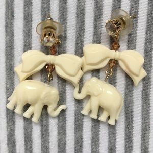 HP 👑 White Tarina Tarantino elephant bow earrings